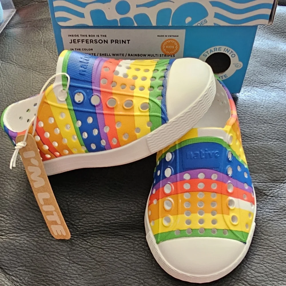Native Jefferson Water Shoes Shell White/Rainbow Multi Stripes Unisex Size 4 NEW